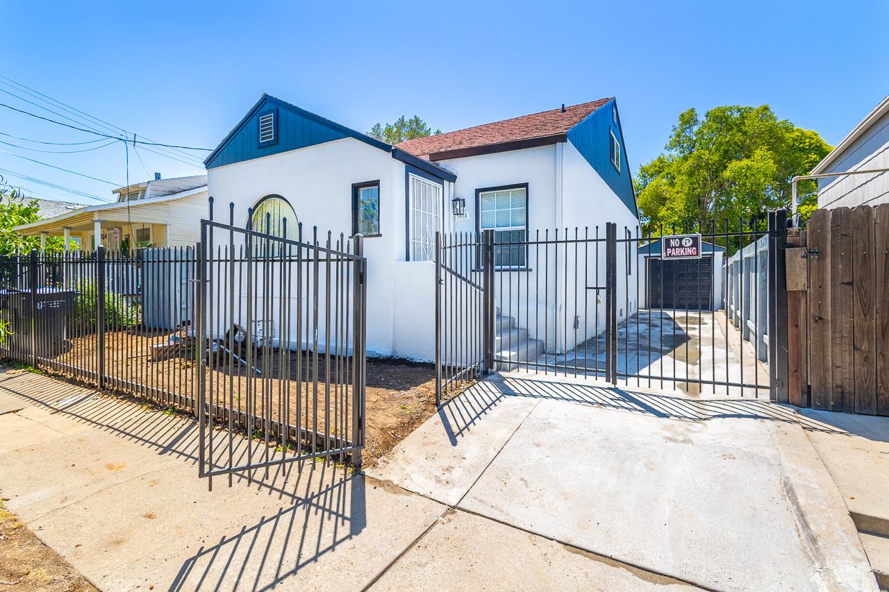 Detail Gallery Image 1 of 22 For 3018 42nd St, Sacramento,  CA 95817 - 2 Beds | 1/1 Baths