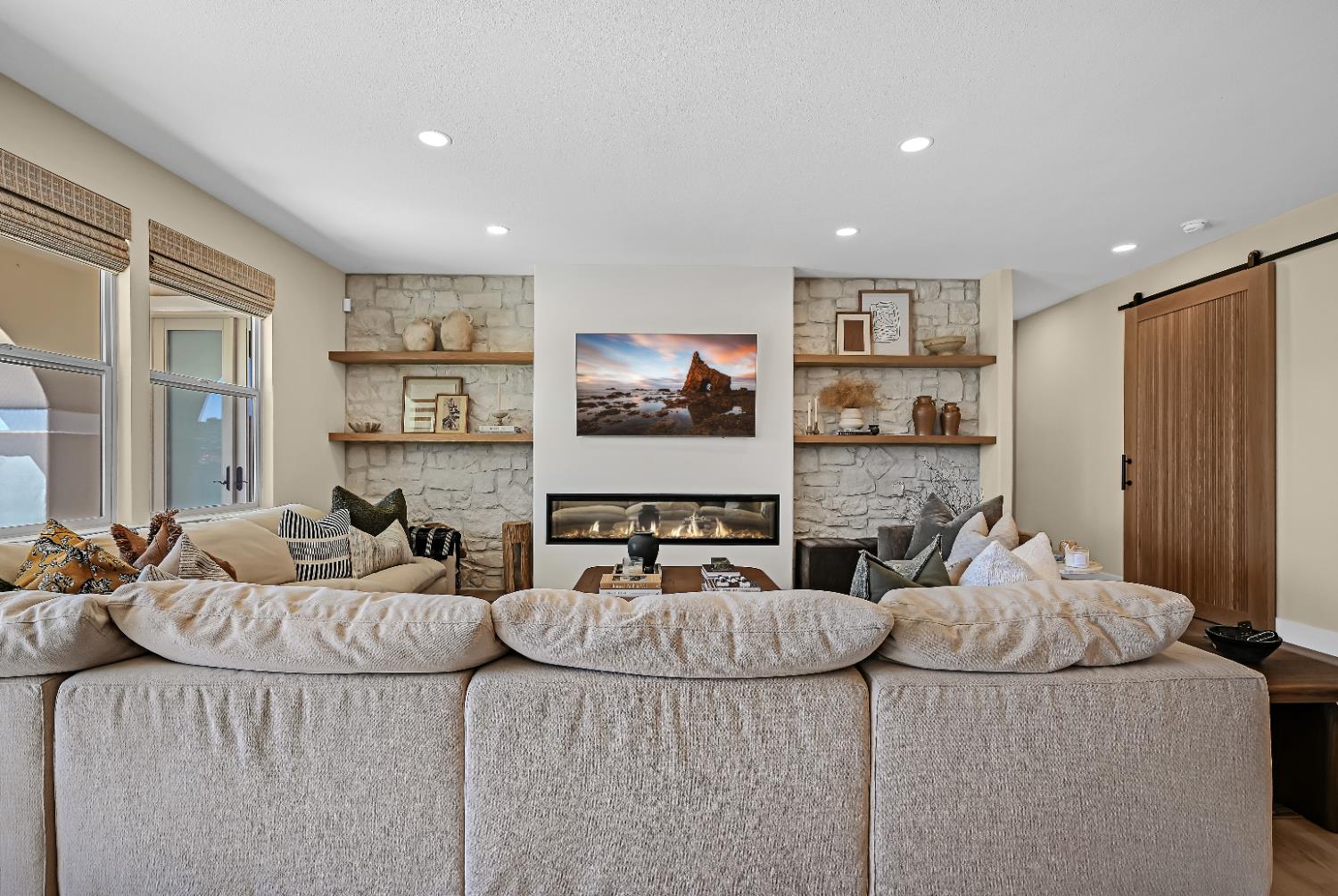 Detail Gallery Image 13 of 36 For 5020 Tesoro Way, El Dorado Hills,  CA 95762 - 5 Beds | 3/1 Baths