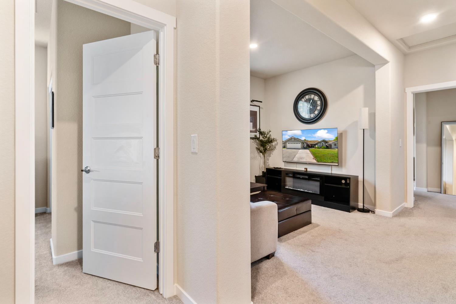 Detail Gallery Image 27 of 39 For 4242 Ocean Ln, Elk Grove,  CA 95757 - 4 Beds | 2/1 Baths