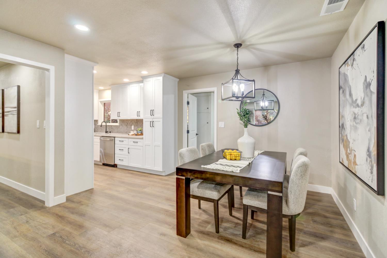 Detail Gallery Image 16 of 45 For 5512 Vahalla Dr, Carmichael,  CA 95608 - 3 Beds | 2 Baths