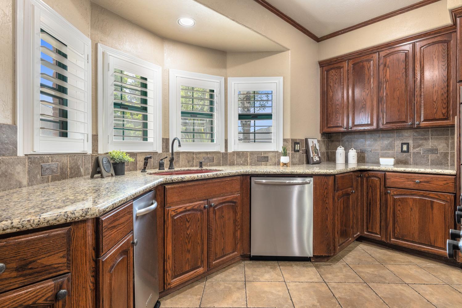 Detail Gallery Image 17 of 81 For 2410 Brittany Ct, Lodi,  CA 95242 - 4 Beds | 4/1 Baths