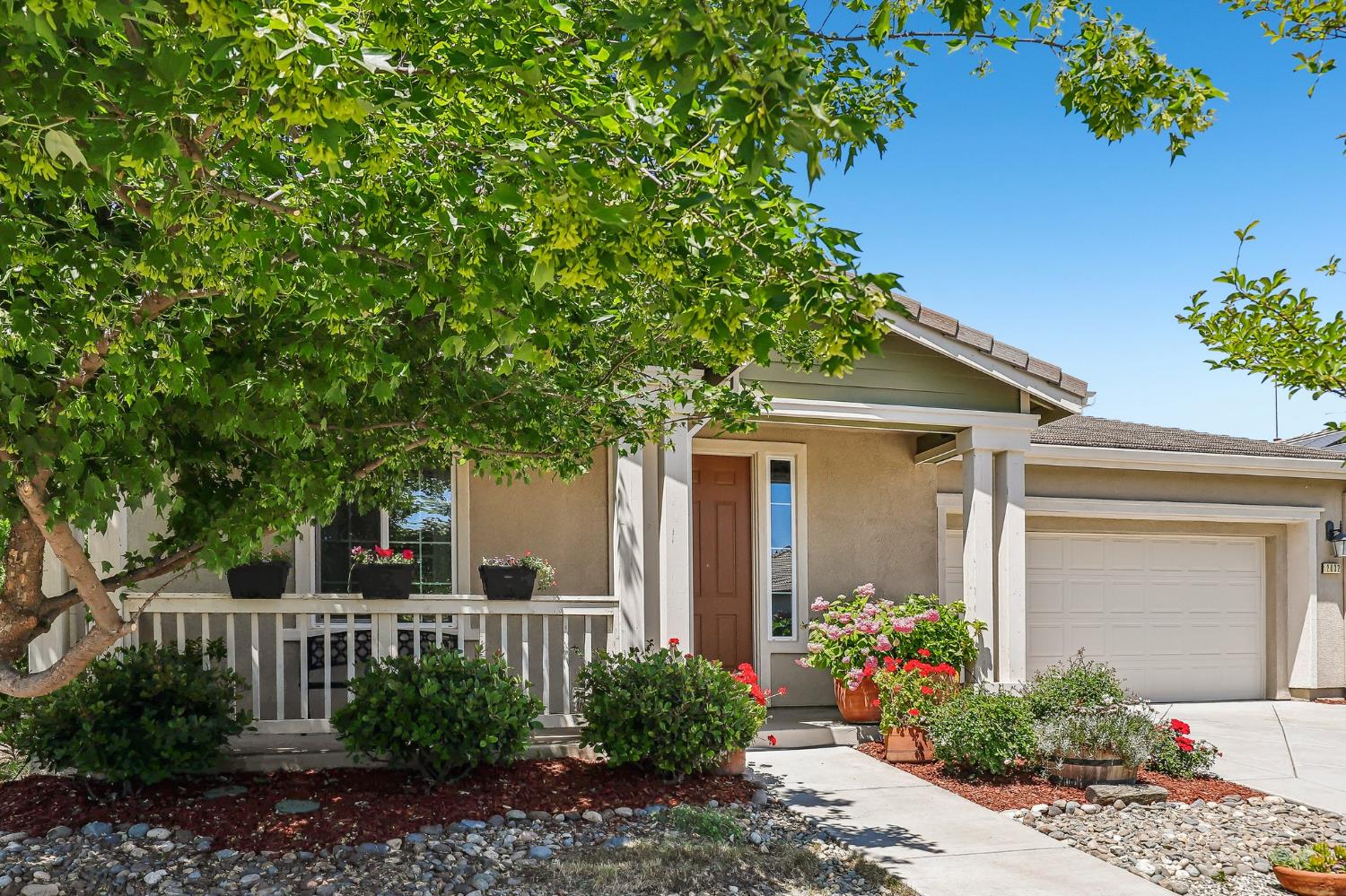 Detail Gallery Image 1 of 46 For 2032 Hunt St, Woodland,  CA 95776 - 4 Beds | 3 Baths