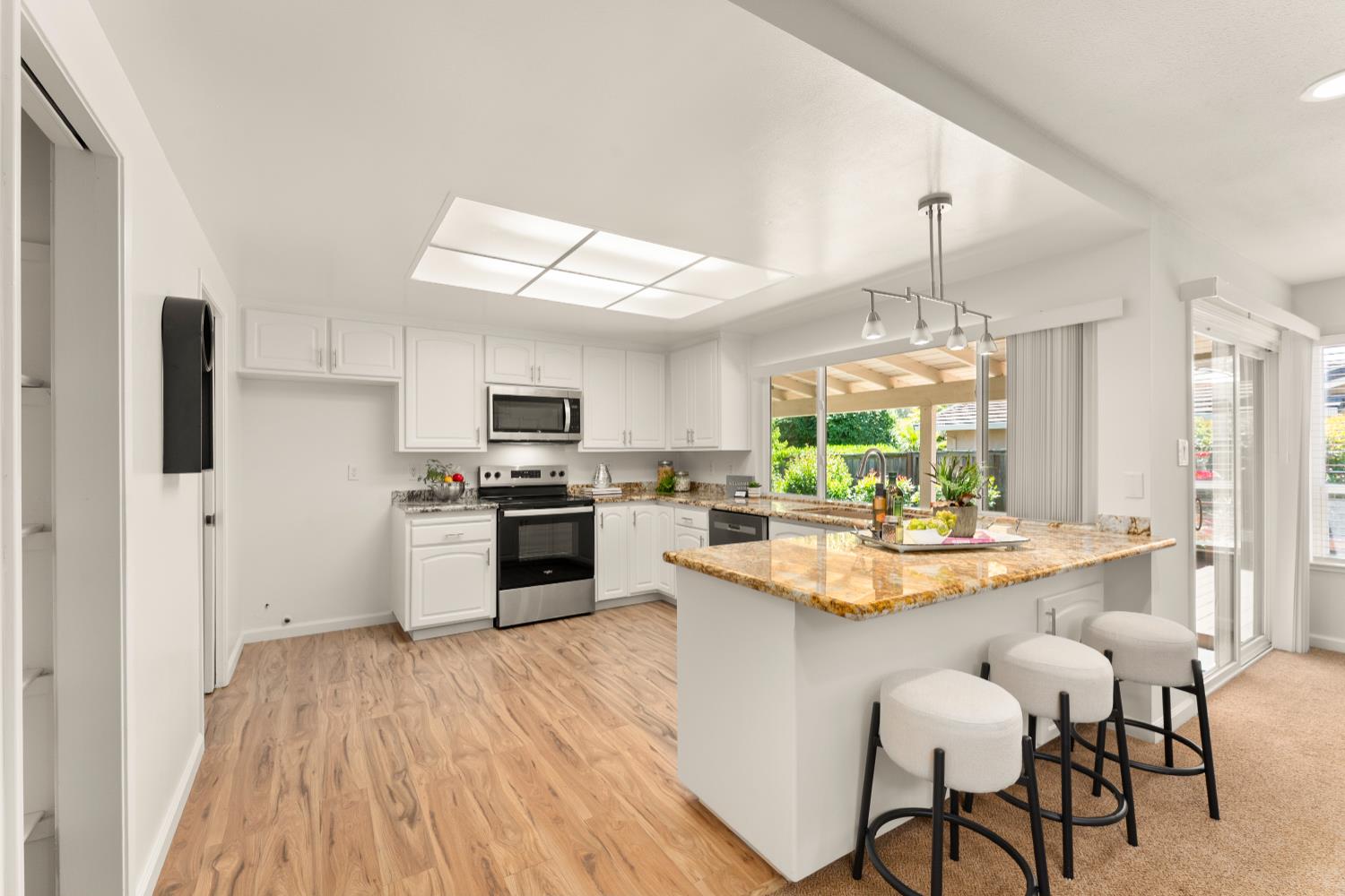 Detail Gallery Image 15 of 47 For 6836 Westmore Way, Carmichael,  CA 95608 - 4 Beds | 2 Baths
