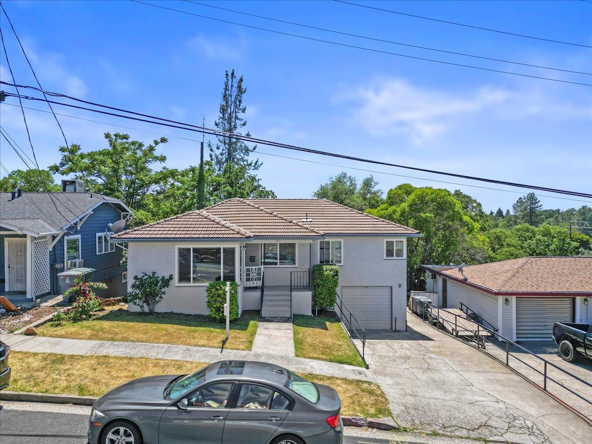 Detail Gallery Image 2 of 31 For 112 College Way, Auburn,  CA 95603 - 2 Beds | 1 Baths