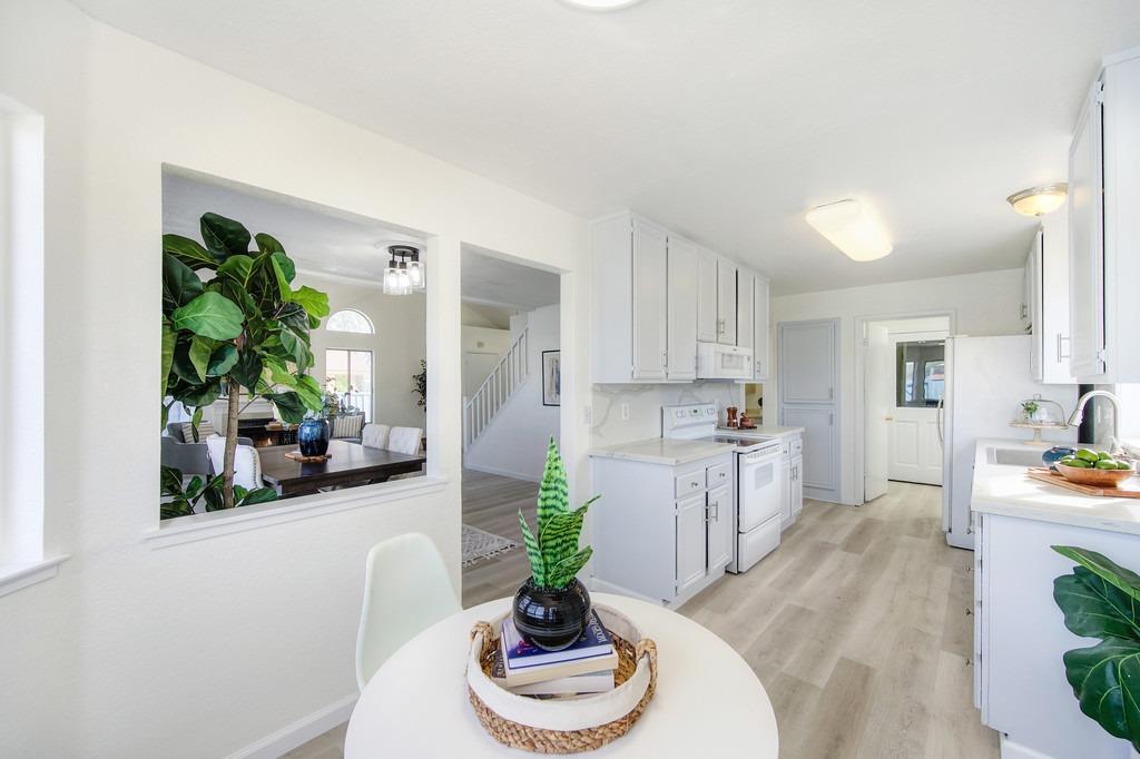 Detail Gallery Image 17 of 37 For 14 Fernwood Ct, Pittsburg,  CA 94565 - 4 Beds | 2/1 Baths