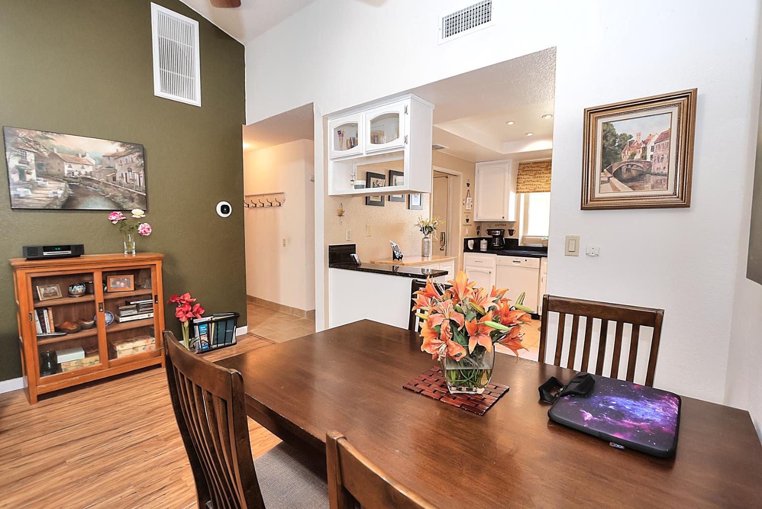 Detail Gallery Image 9 of 36 For 7043 Rancho Mirage Ct, Citrus Heights,  CA 95621 - 2 Beds | 2 Baths