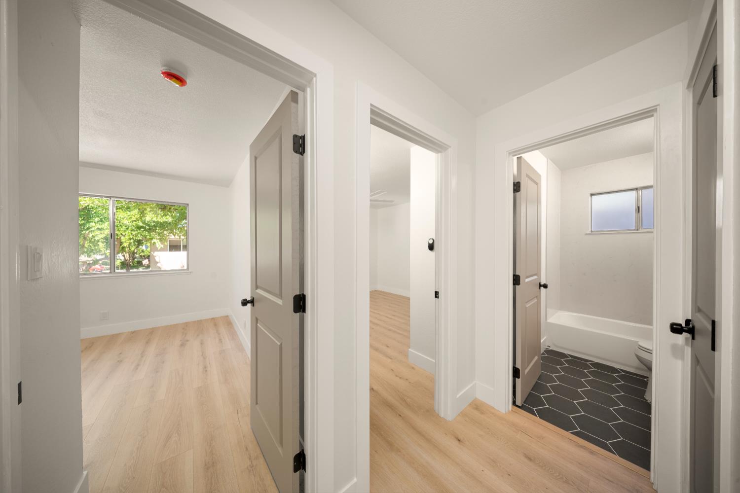 Detail Gallery Image 8 of 14 For 5091 Rhode Island Dr #4,  Sacramento,  CA 95841 - 2 Beds | 1 Baths