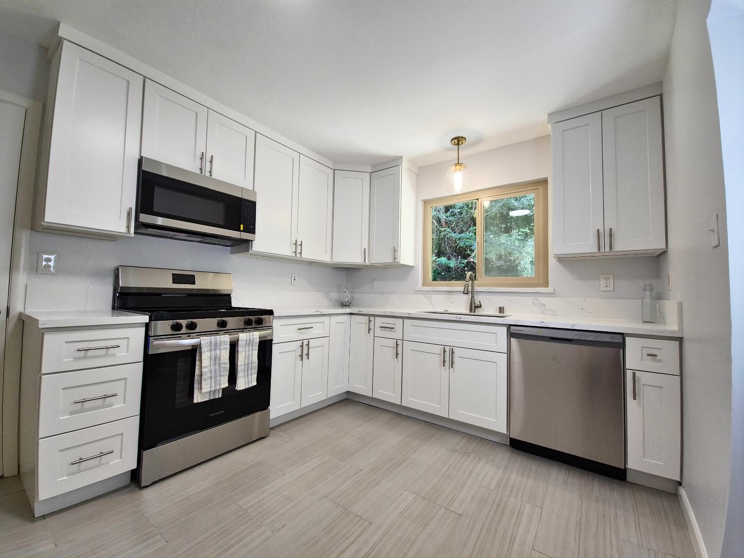 Detail Gallery Image 7 of 18 For 1284 Roxie Way, Placerville,  CA 95667 - 3 Beds | 1 Baths