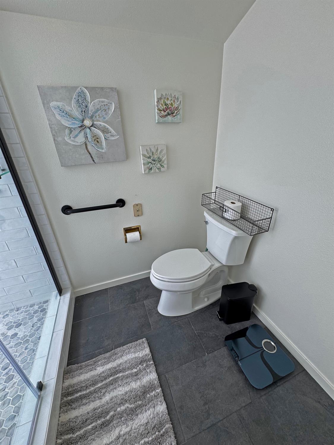 Detail Gallery Image 16 of 26 For 11488 Gold Country Blvd, Gold River,  CA 95670 - 3 Beds | 2/1 Baths