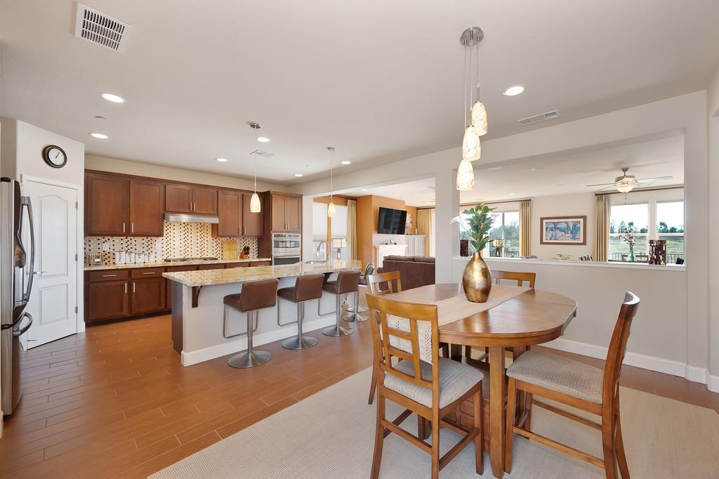 Detail Gallery Image 9 of 48 For 3635 Arden Villa Pl, Roseville,  CA 95747 - 4 Beds | 2/1 Baths