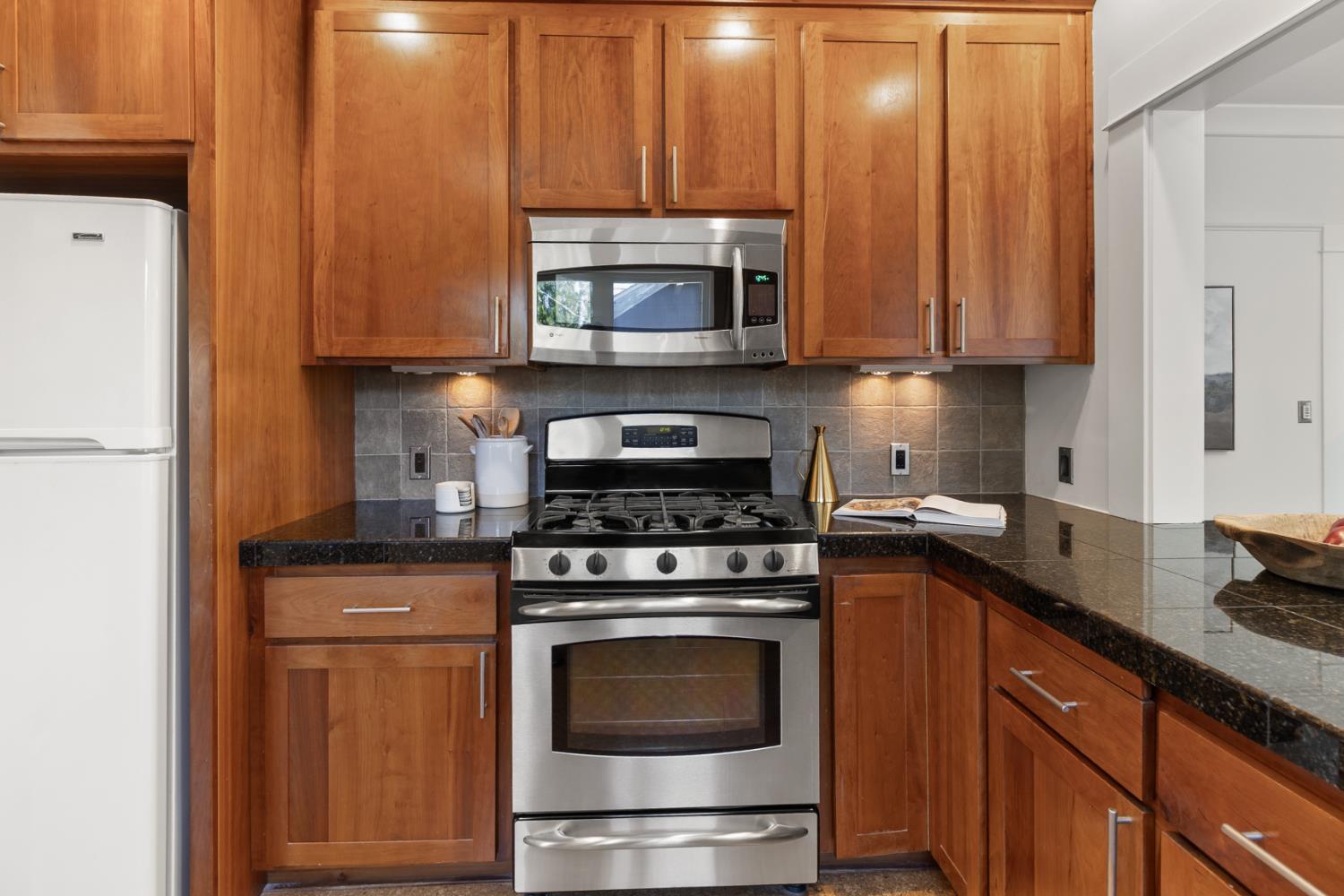 Detail Gallery Image 19 of 53 For 4860 U St, Sacramento,  CA 95817 - 3 Beds | 2 Baths