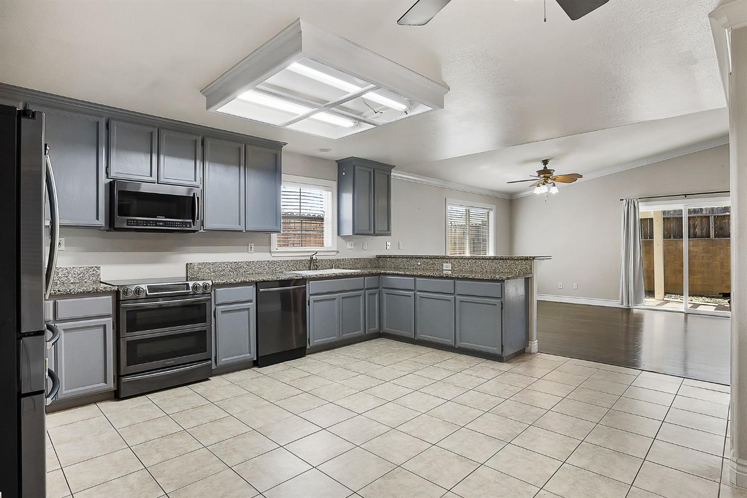 Detail Gallery Image 12 of 33 For 3461 Birch Tree Way, Sacramento,  CA 95826 - 4 Beds | 2 Baths