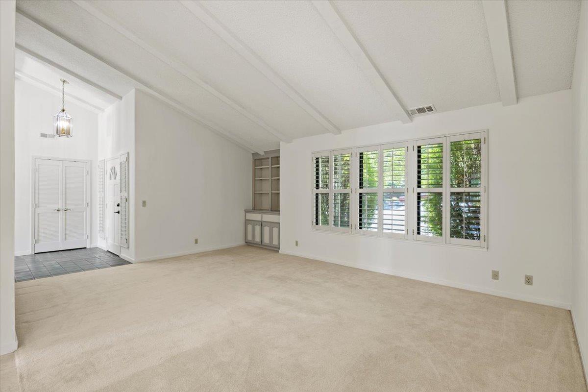 Detail Gallery Image 5 of 37 For 6544 Shadow Hawk Dr, Citrus Heights,  CA 95621 - 3 Beds | 2 Baths