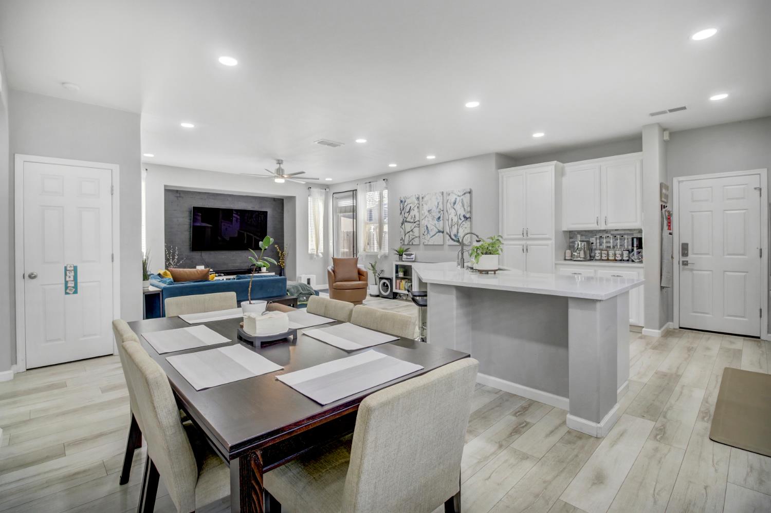 Detail Gallery Image 18 of 36 For 3043 Brunnet Ln, Sacramento,  CA 95833 - 4 Beds | 2/1 Baths