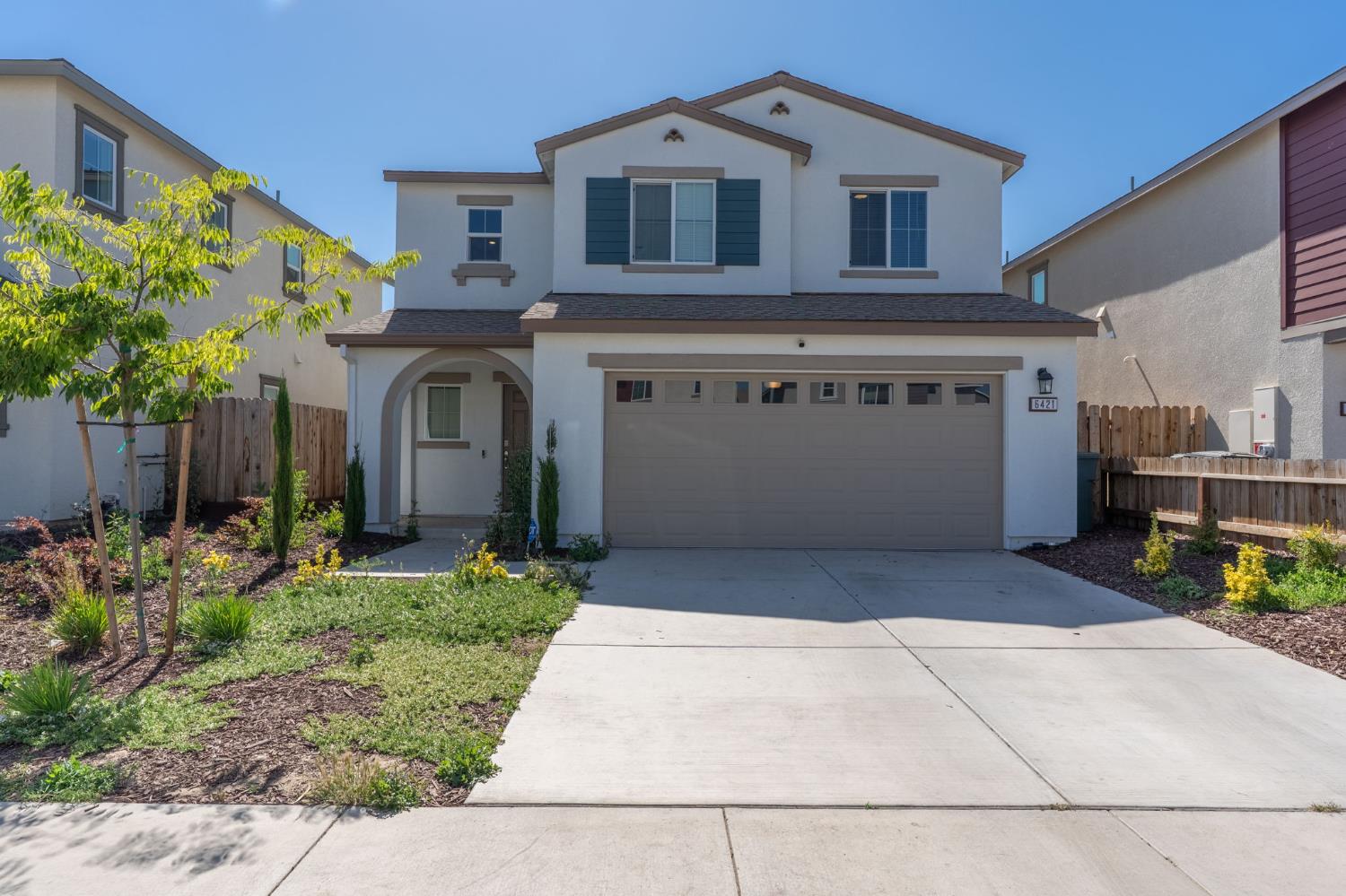 Detail Gallery Image 2 of 32 For 6421 Maple Leaf Ln, Riverbank,  CA 95367 - 5 Beds | 3 Baths