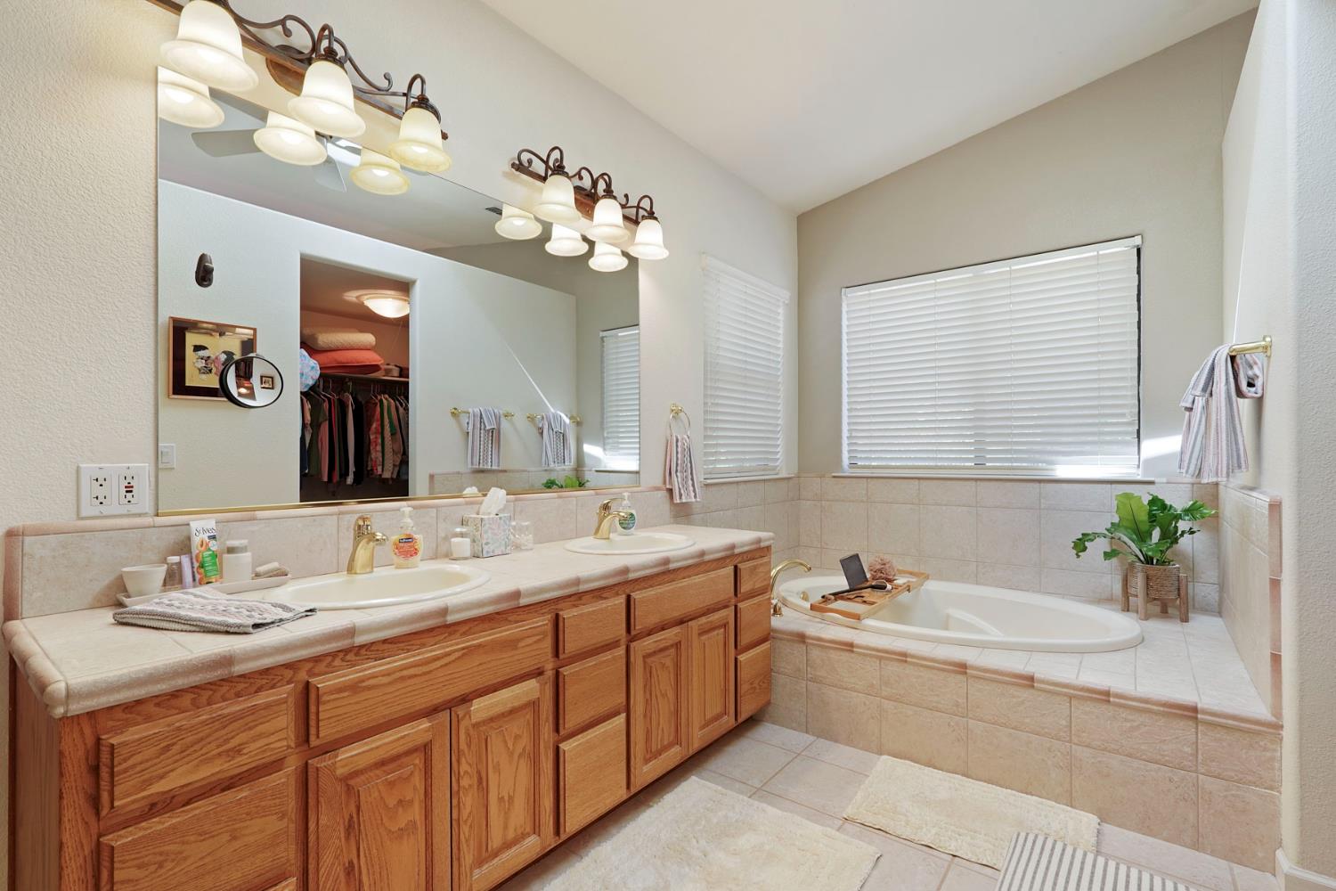 Detail Gallery Image 28 of 44 For 6200 Viewridge Dr, Auburn,  CA 95602 - 3 Beds | 3 Baths