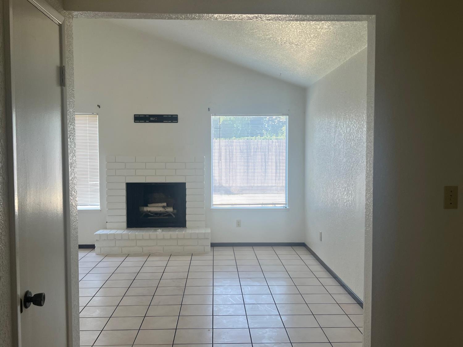 Detail Gallery Image 2 of 13 For 600 Rachelle Dr, Modesto,  CA 95358 - 3 Beds | 2 Baths