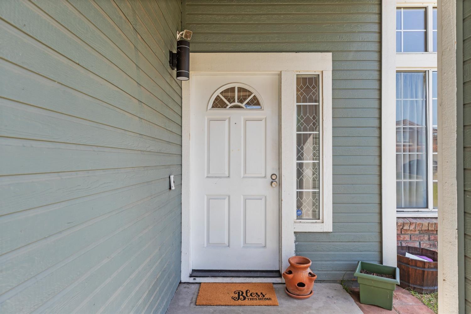 Detail Gallery Image 4 of 28 For 3843 Steve Lillie Cir, Stockton,  CA 95206 - 4 Beds | 2/1 Baths