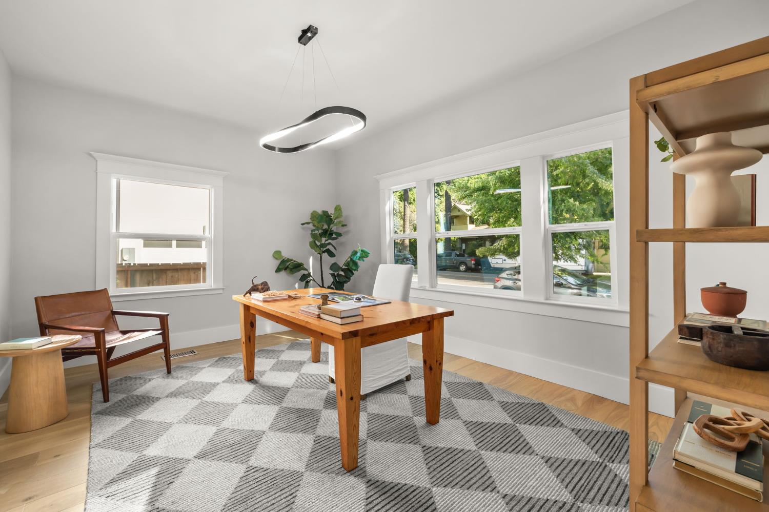 Detail Gallery Image 7 of 73 For 1421 T St, Sacramento,  CA 95811 - 4 Beds | 3 Baths