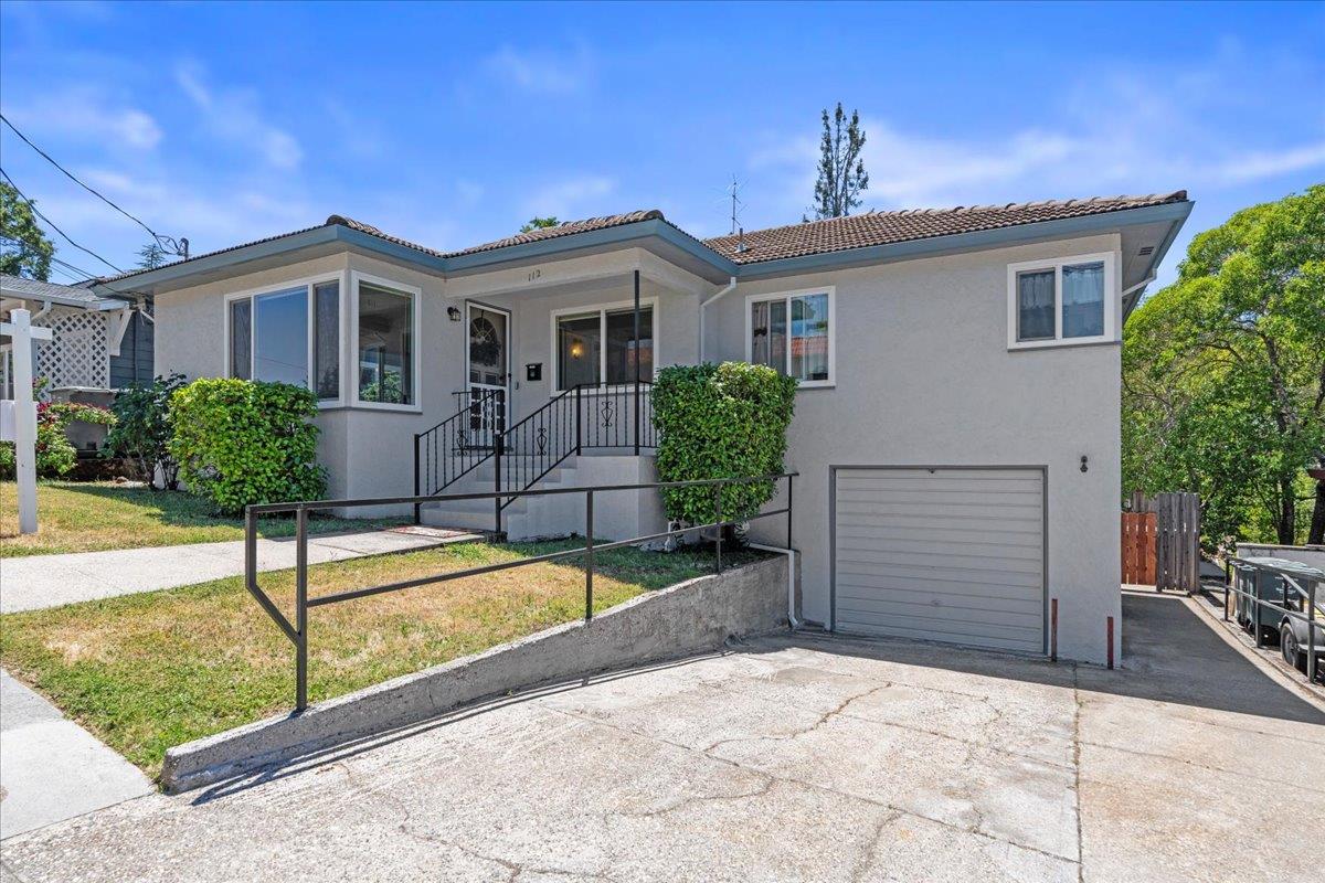 Detail Gallery Image 1 of 31 For 112 College Way, Auburn,  CA 95603 - 2 Beds | 1 Baths