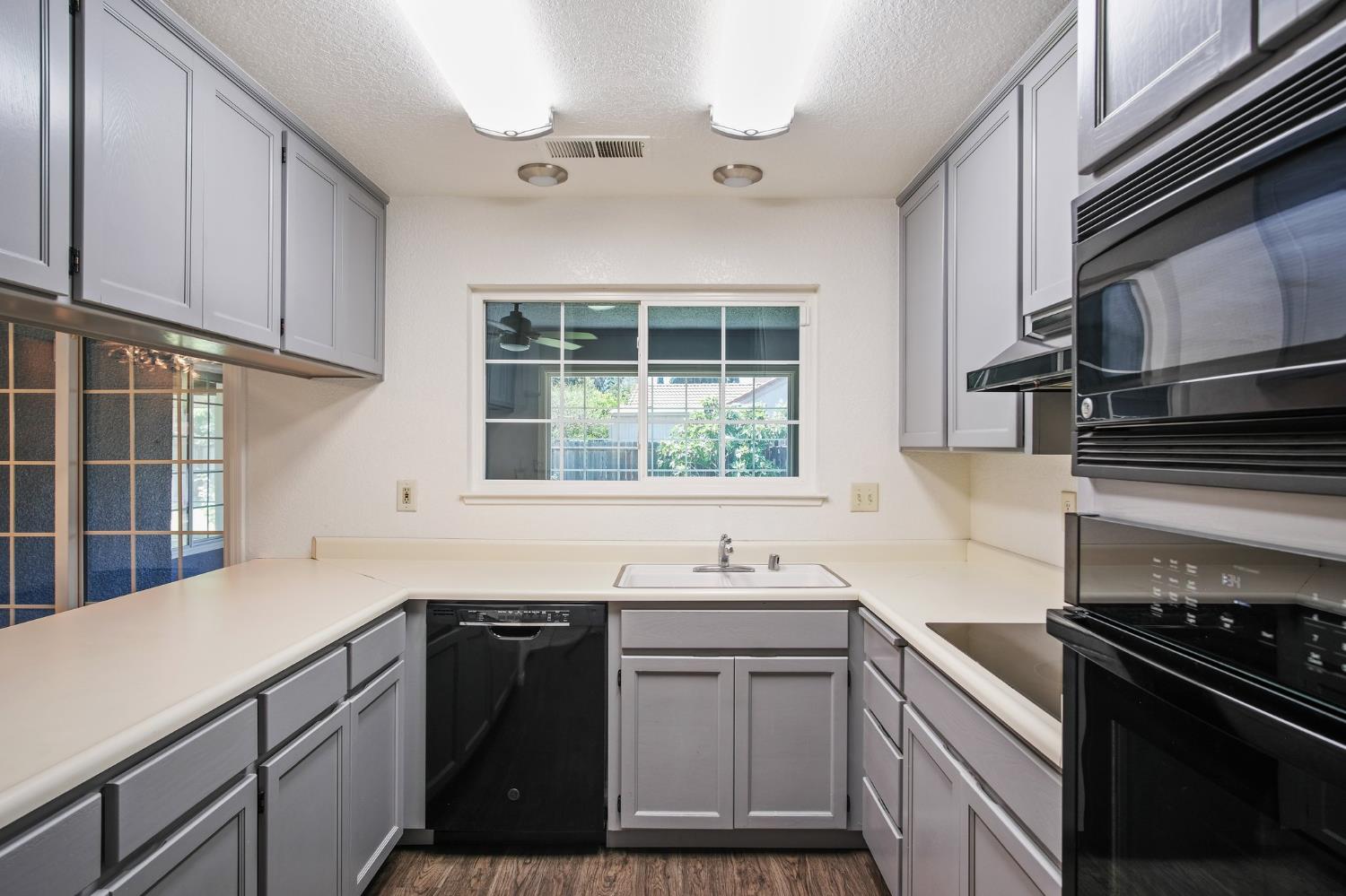 Detail Gallery Image 7 of 26 For 1249 Joett Dr, Turlock,  CA 95380 - 3 Beds | 2 Baths