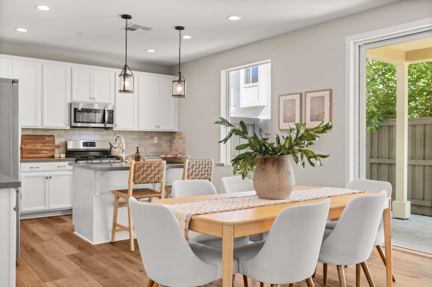 Detail Gallery Image 17 of 78 For 3565 Forney Way, Sacramento,  CA 95816 - 4 Beds | 2/1 Baths