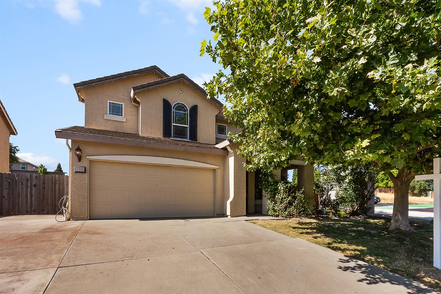 Detail Gallery Image 2 of 50 For 1200 Emerald Oak Rd, Roseville,  CA 95678 - 5 Beds | 3 Baths