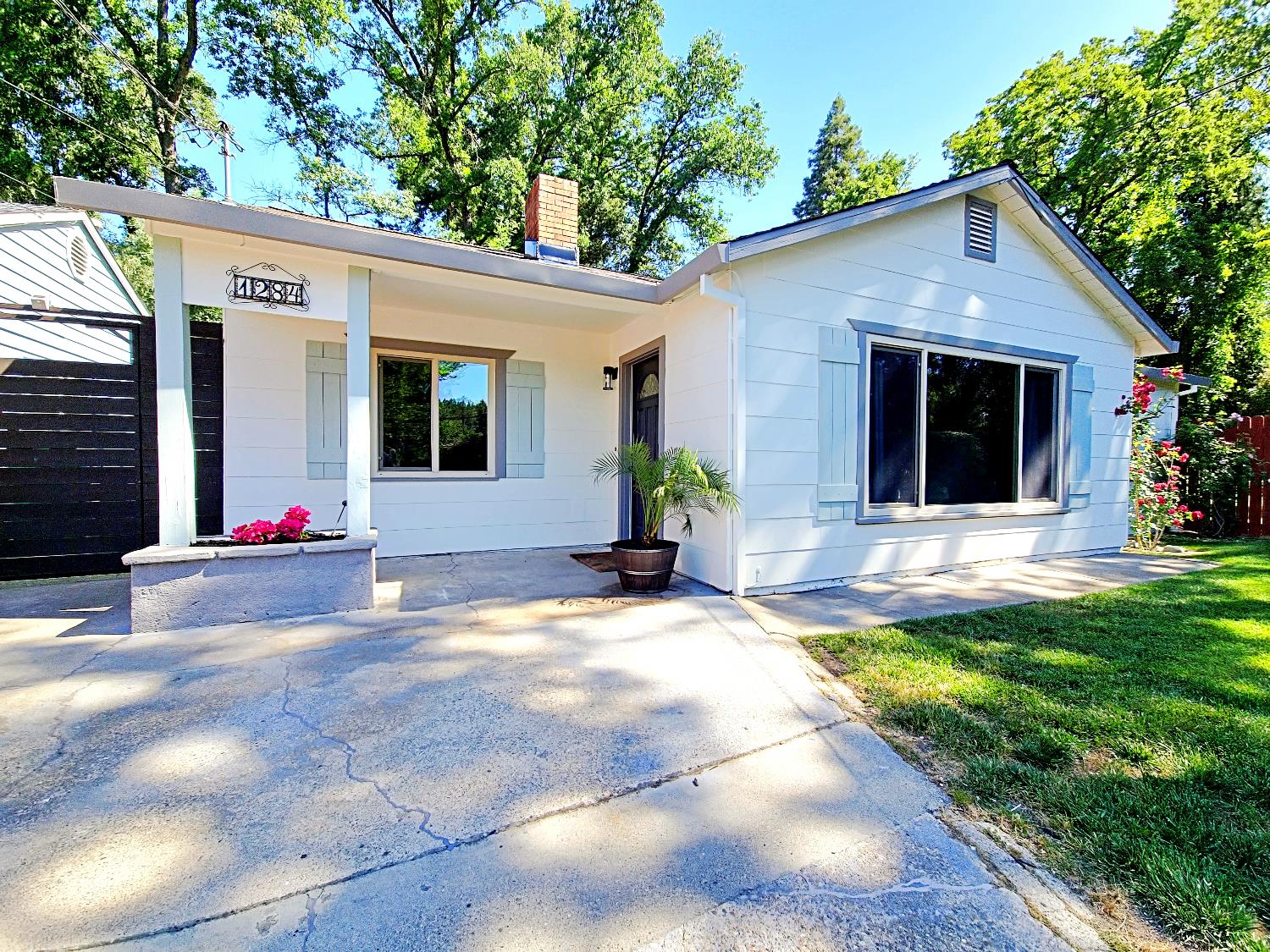 Detail Gallery Image 2 of 18 For 1284 Roxie Way, Placerville,  CA 95667 - 3 Beds | 1 Baths