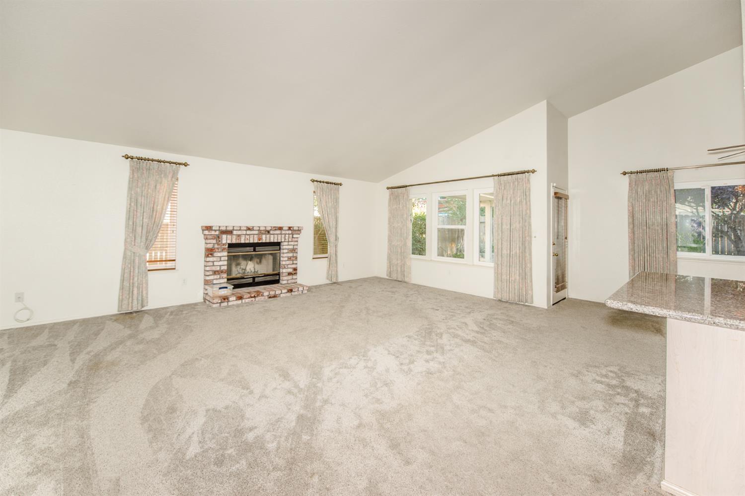 Detail Gallery Image 6 of 16 For 1455 Willow Springs Dr, Woodland,  CA 95776 - 3 Beds | 2 Baths