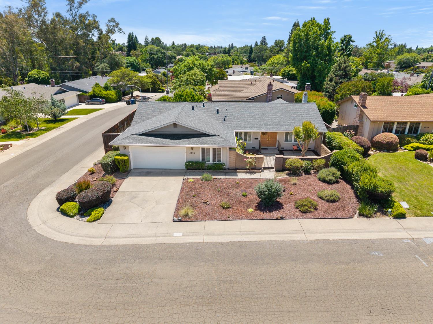 Detail Gallery Image 1 of 47 For 6836 Westmore Way, Carmichael,  CA 95608 - 4 Beds | 2 Baths