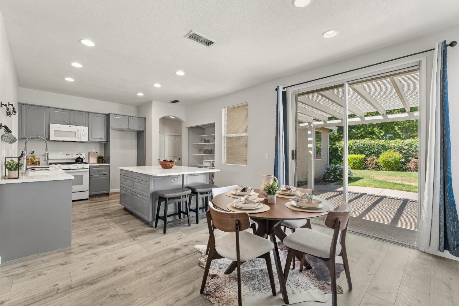 Bennoel Court, Elk Grove, California image 8