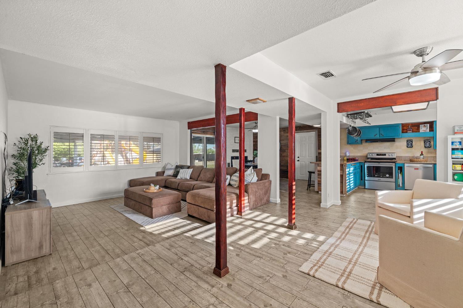 Detail Gallery Image 8 of 64 For 8643 El Verano Ave, Elverta,  CA 95626 - 3 Beds | 2 Baths