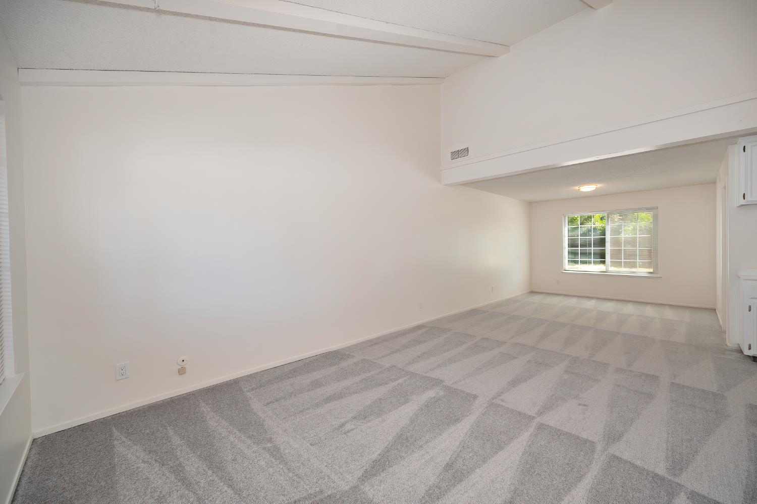 Detail Gallery Image 5 of 34 For 3017 Nikol, Sacramento,  CA 95826 - 4 Beds | 2/1 Baths