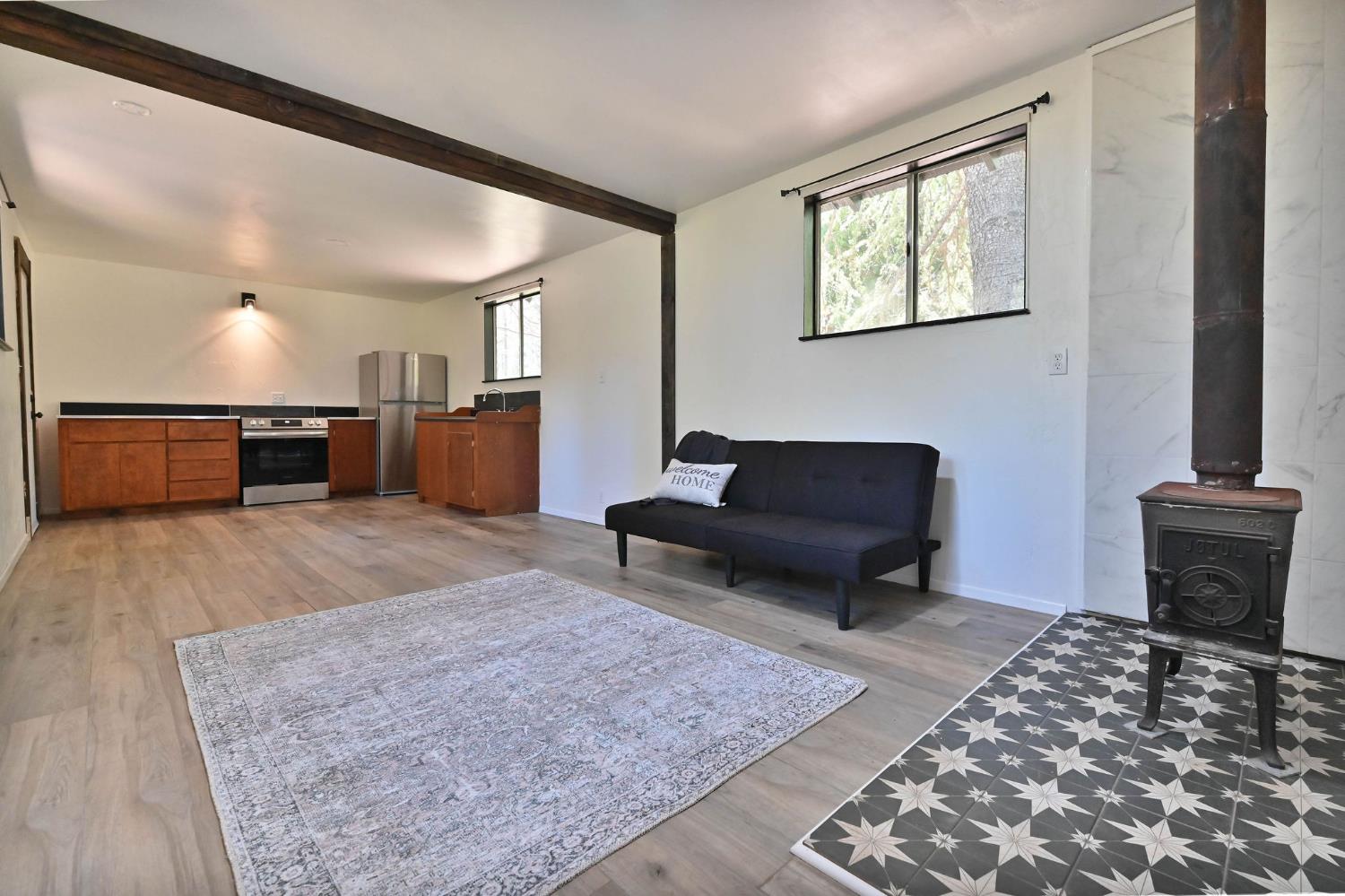 Detail Gallery Image 14 of 31 For 1216 Railroad Flat Rd, Mokelumne Hill,  CA 95245 - 1 Beds | 1 Baths