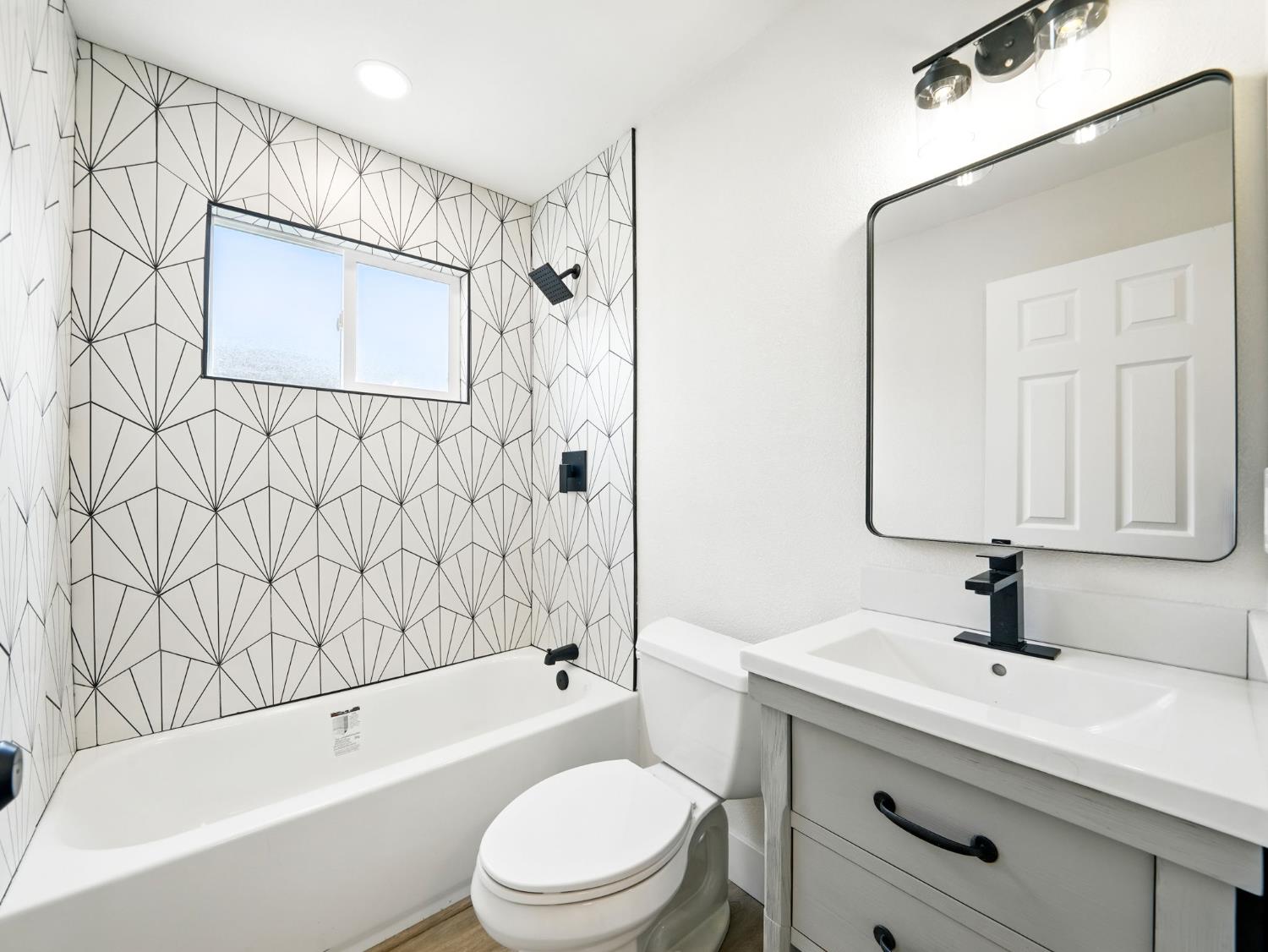 Detail Gallery Image 5 of 22 For 1170 Aster Ln, Livermore,  CA 94551 - 3 Beds | 2 Baths