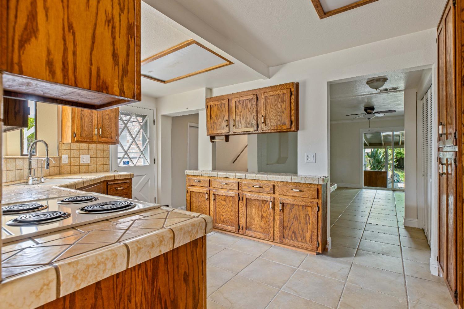 Detail Gallery Image 16 of 47 For 221 N Grant Ave, Manteca,  CA 95336 - 3 Beds | 2/1 Baths