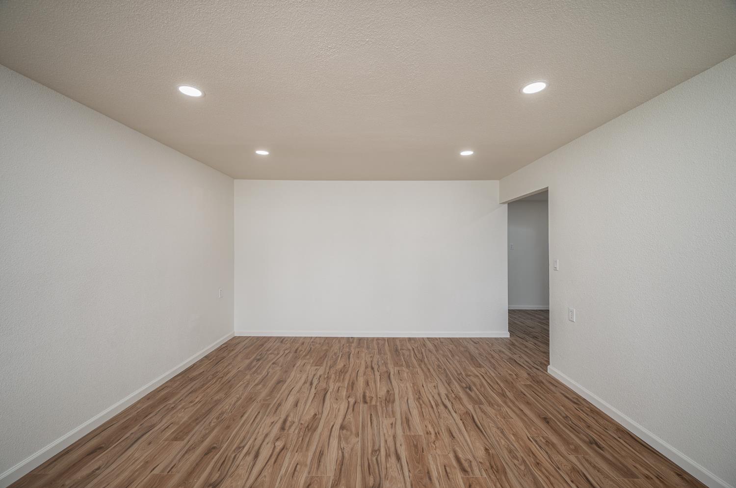 Detail Gallery Image 19 of 39 For 13137 Bentley St, Waterford,  CA 95386 - 3 Beds | 2 Baths