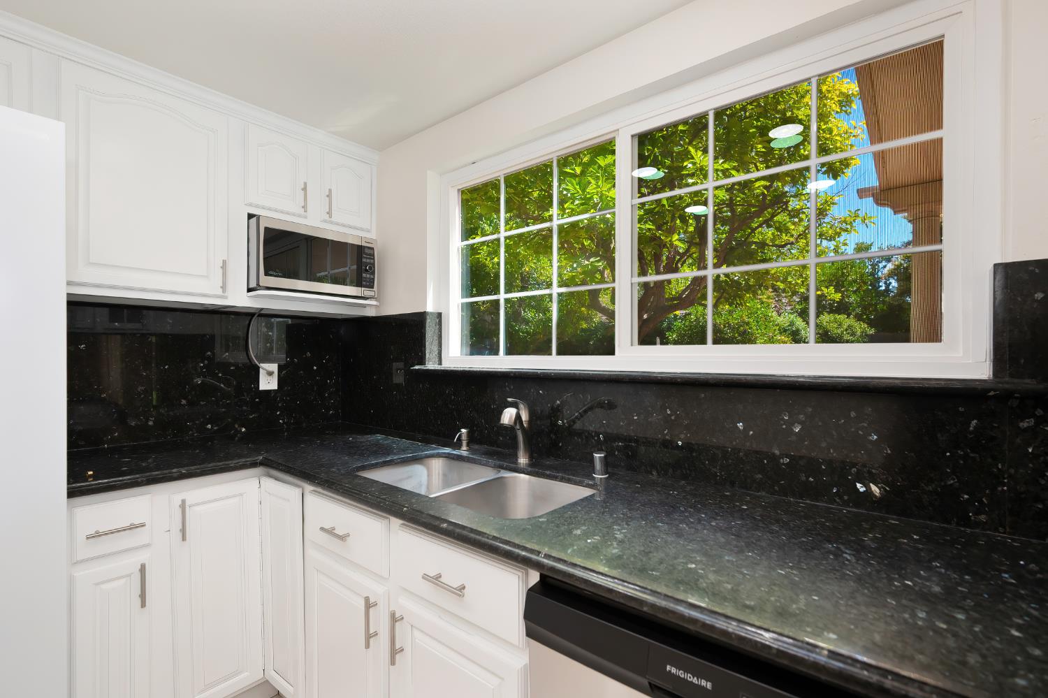 Detail Gallery Image 12 of 34 For 3017 Nikol, Sacramento,  CA 95826 - 4 Beds | 2/1 Baths