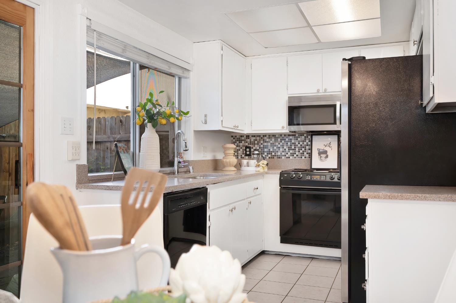 Detail Gallery Image 9 of 29 For 10849 Coloma Rd #2,  Rancho Cordova,  CA 95670 - 3 Beds | 2/1 Baths