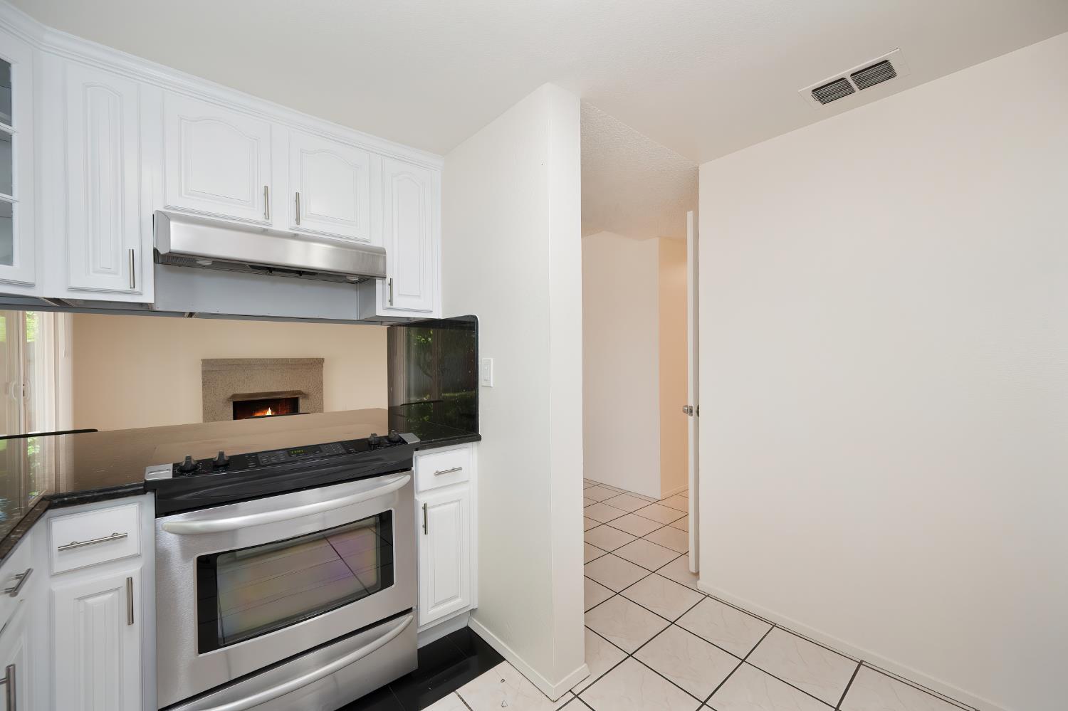 Detail Gallery Image 13 of 34 For 3017 Nikol, Sacramento,  CA 95826 - 4 Beds | 2/1 Baths