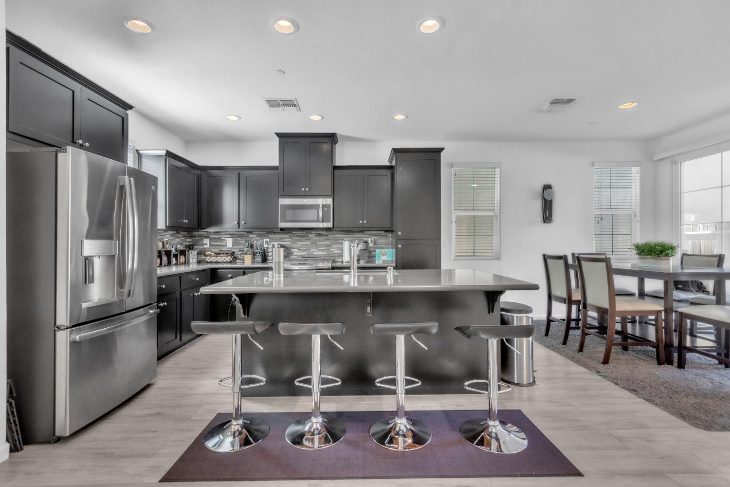 Detail Gallery Image 10 of 27 For 7829 Acorri Walk, Sacramento,  CA 95823 - 3 Beds | 2/1 Baths