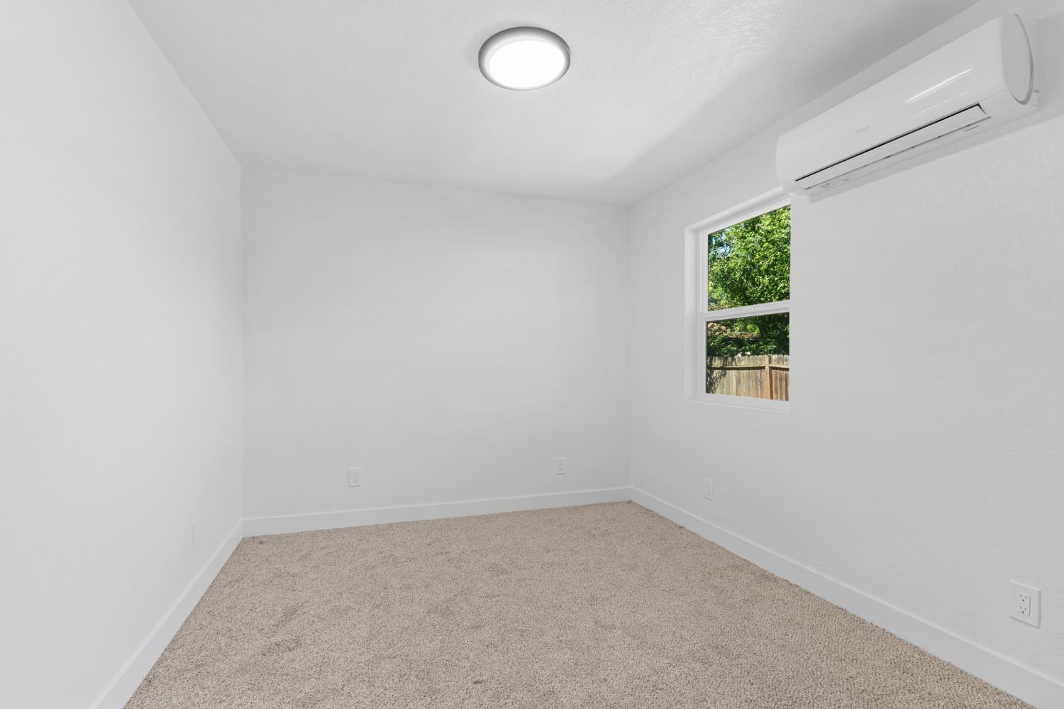 Detail Gallery Image 18 of 27 For 5121 Mendocino Blvd, Sacramento,  CA 95820 - 3 Beds | 1 Baths