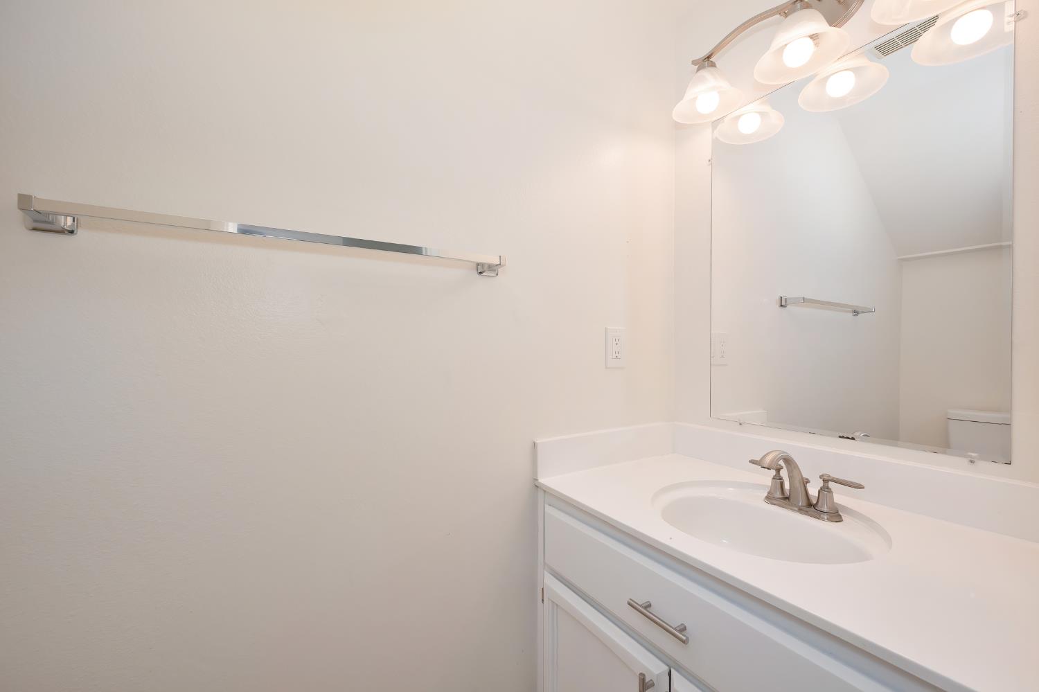 Detail Gallery Image 18 of 34 For 3017 Nikol, Sacramento,  CA 95826 - 4 Beds | 2/1 Baths