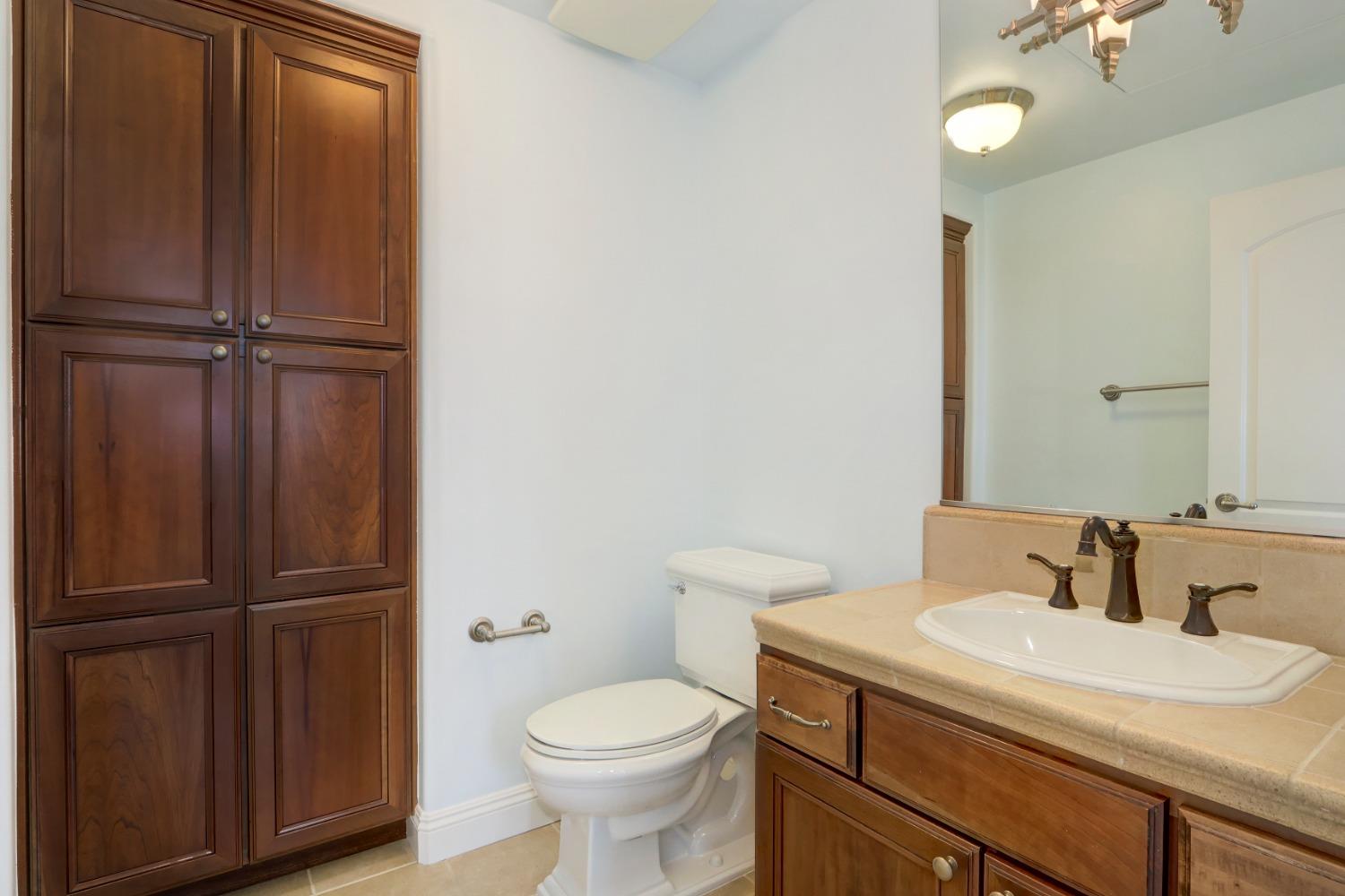 Detail Gallery Image 19 of 29 For 2430 Pavilions Place Ln #404,  Sacramento,  CA 95825 - 4 Beds | 3/1 Baths