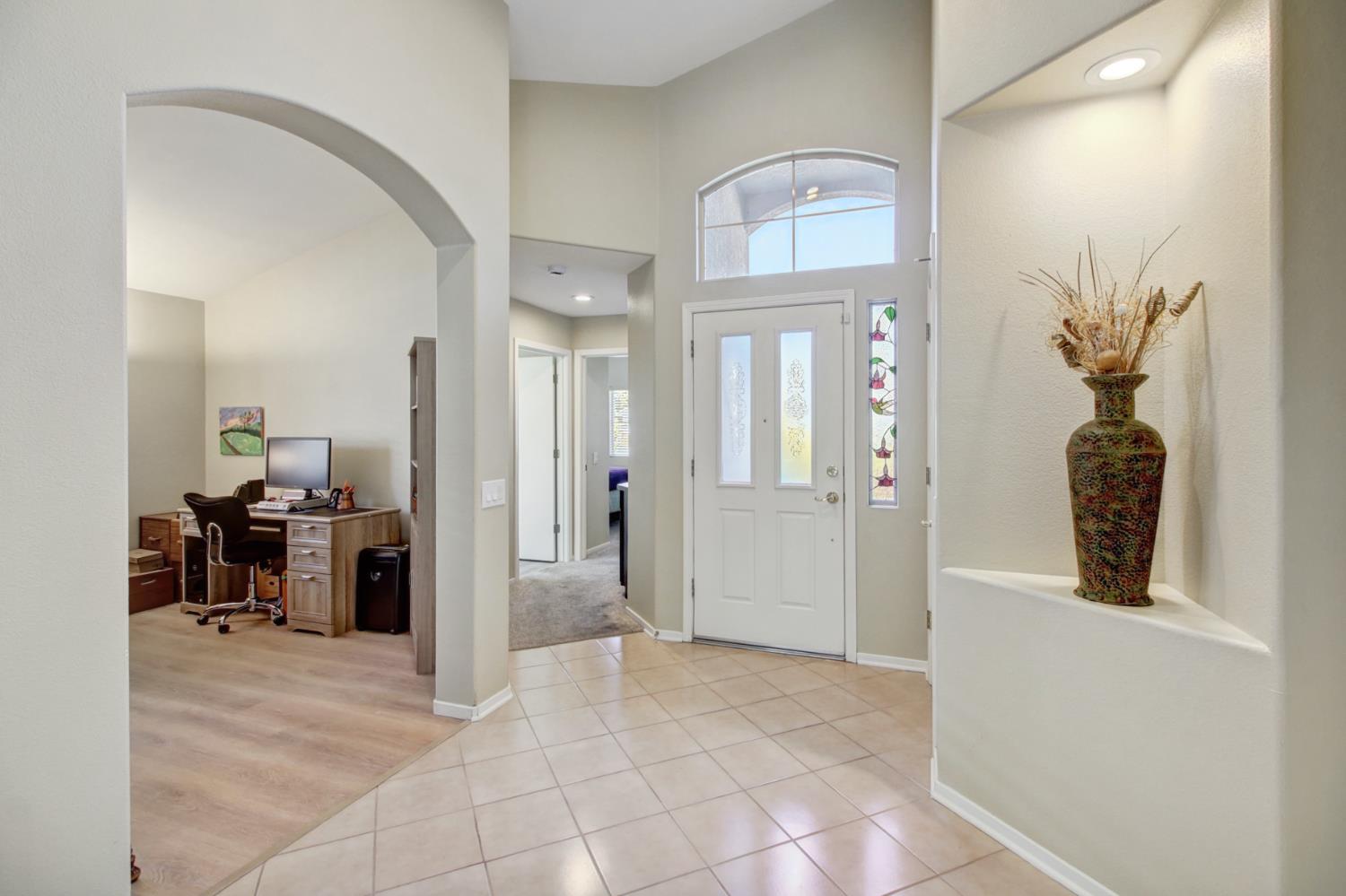 Detail Gallery Image 3 of 38 For 649 Blackstone Ct, Roseville,  CA 95747 - 2 Beds | 2 Baths