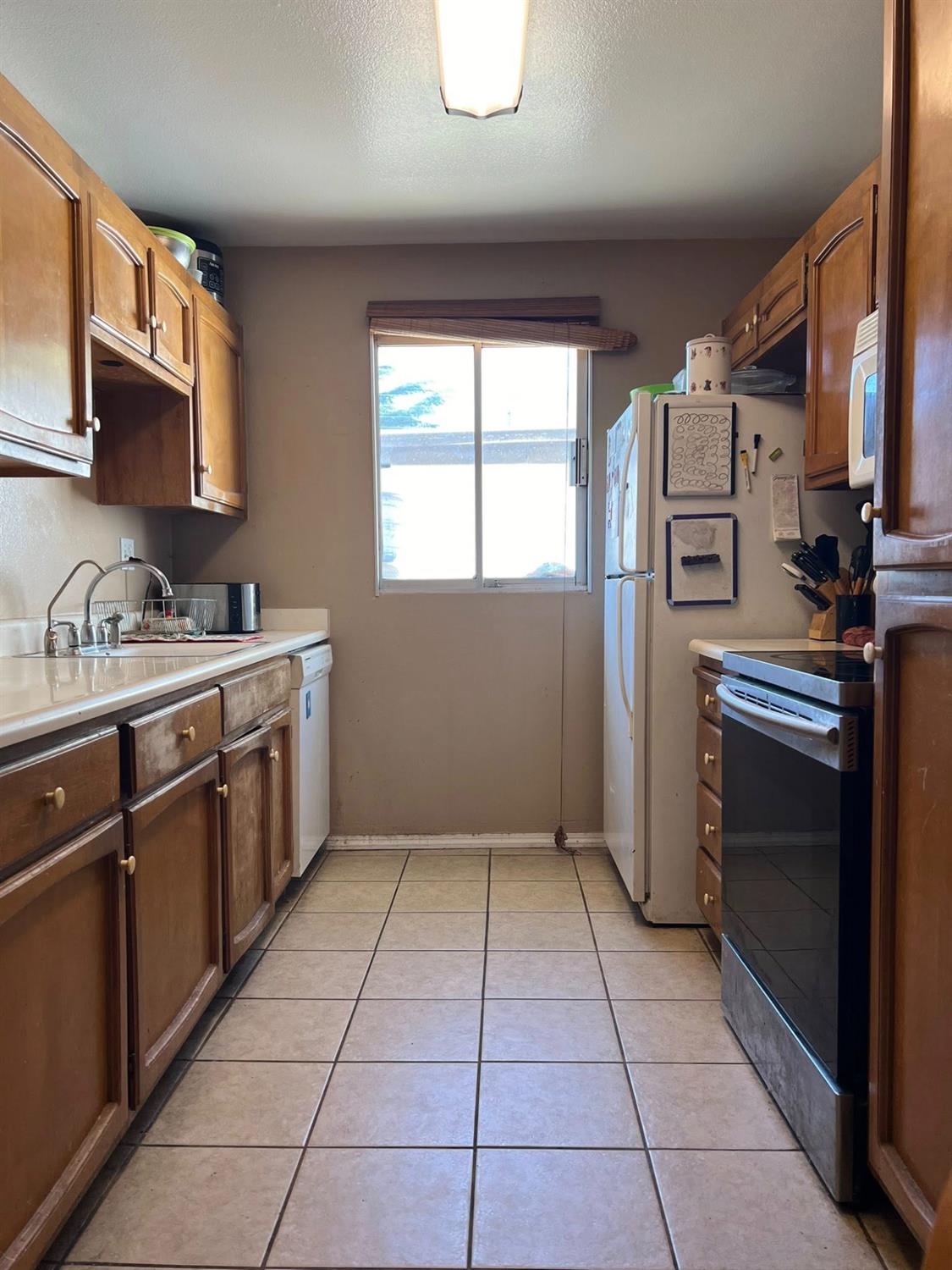Detail Gallery Image 3 of 8 For 2717 Santiago Dr, Modesto,  CA 95354 - 3 Beds | 2 Baths