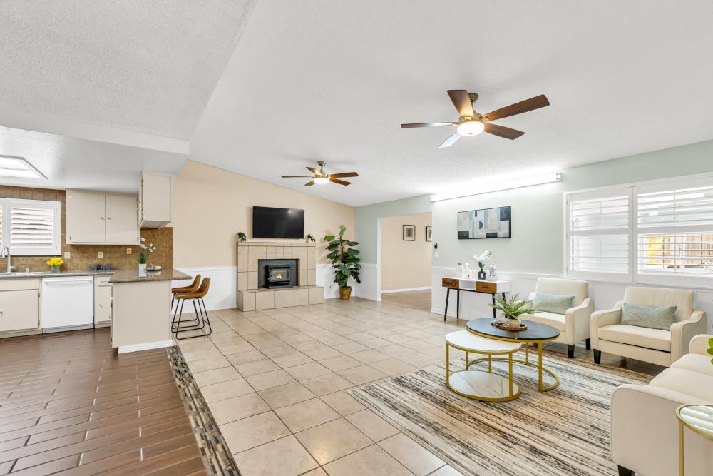 Detail Gallery Image 4 of 55 For 7661 Dyer Ct, Sacramento,  CA 95828 - 3 Beds | 2 Baths