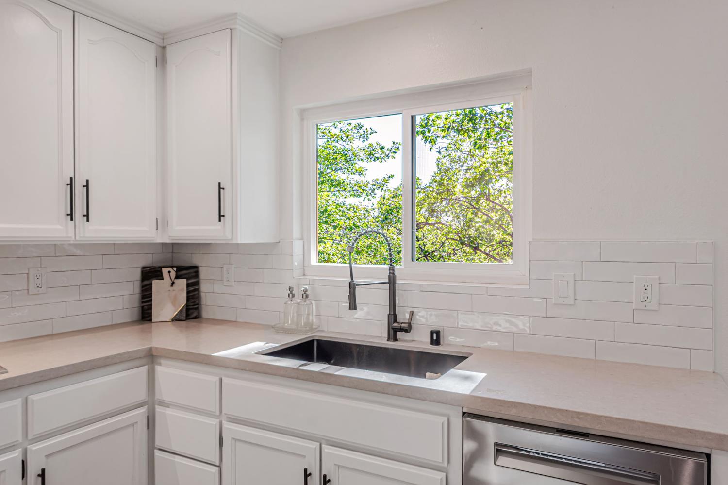 Detail Gallery Image 12 of 85 For 305 Nob Hill Dr, Applegate,  CA 95703 - 4 Beds | 2/1 Baths
