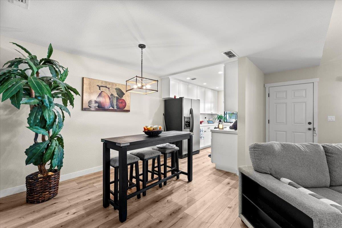 Detail Gallery Image 8 of 24 For 6342 Slippery Creek Ln, Citrus Heights,  CA 95621 - 3 Beds | 2/1 Baths