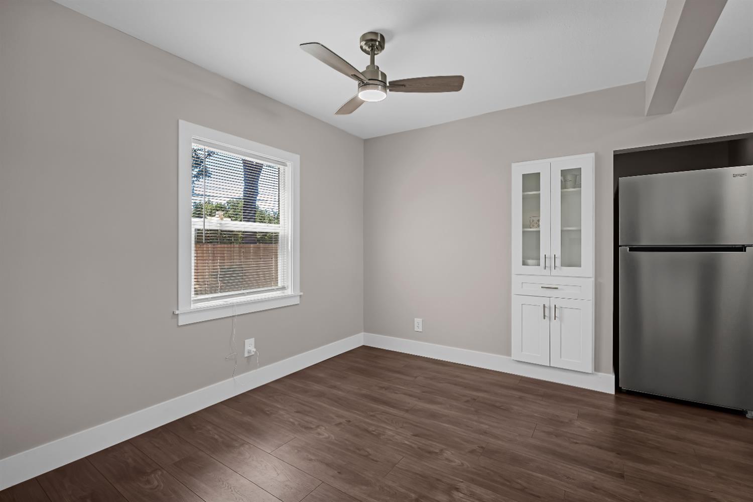 Detail Gallery Image 10 of 29 For 6350 Fruitridge Rd, Sacramento,  CA 95820 - 2 Beds | 1 Baths